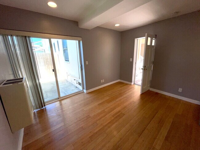 Building Photo - 2325 E 2nd St