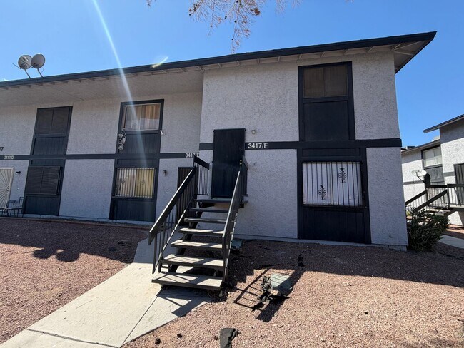 Foto del edificio - NW REHABBED TOWNHOME 3/2 WITH BACKYARD