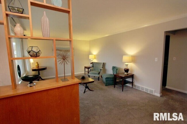 Foto del edificio - 2802 W Huntington Dr