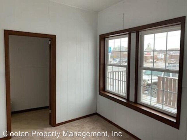 Building Photo - 4 br, 2 bath House - 911 E Sweet Ave
