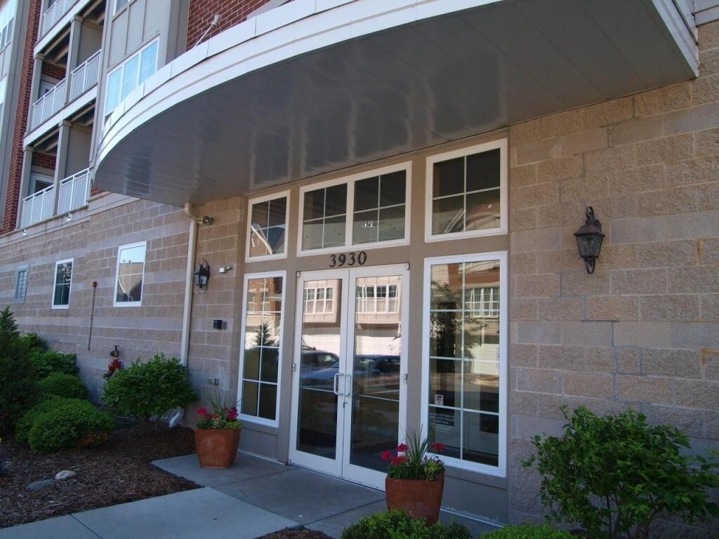 Entrance - 3930 S Lake Dr