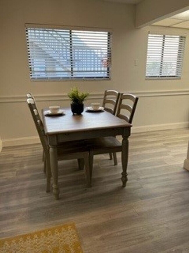Foto del edificio - 3300  Fox Chase 2 Bedroom Condo