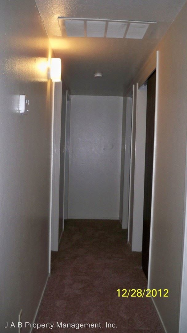 Building Photo - 8616-8616 Kelley Dr