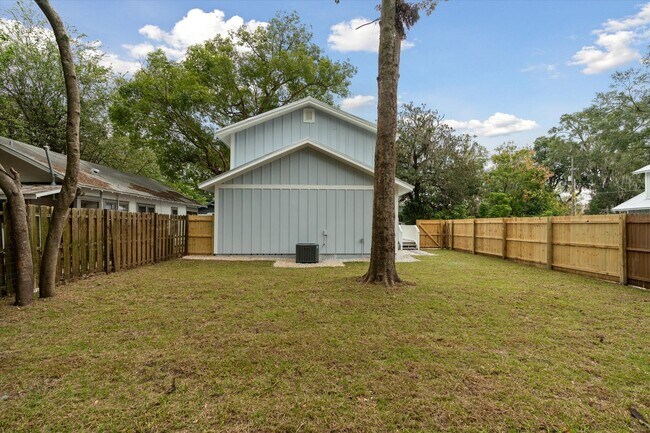 Building Photo - SUBLEASE 3 BED 3 BATH until JULY 15th !!!