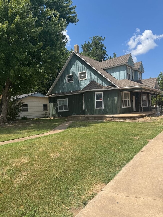 Building Photo - 2424 W Oklahoma Ave