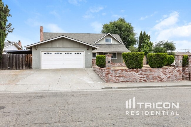 Building Photo - 344 Gardenia Cir