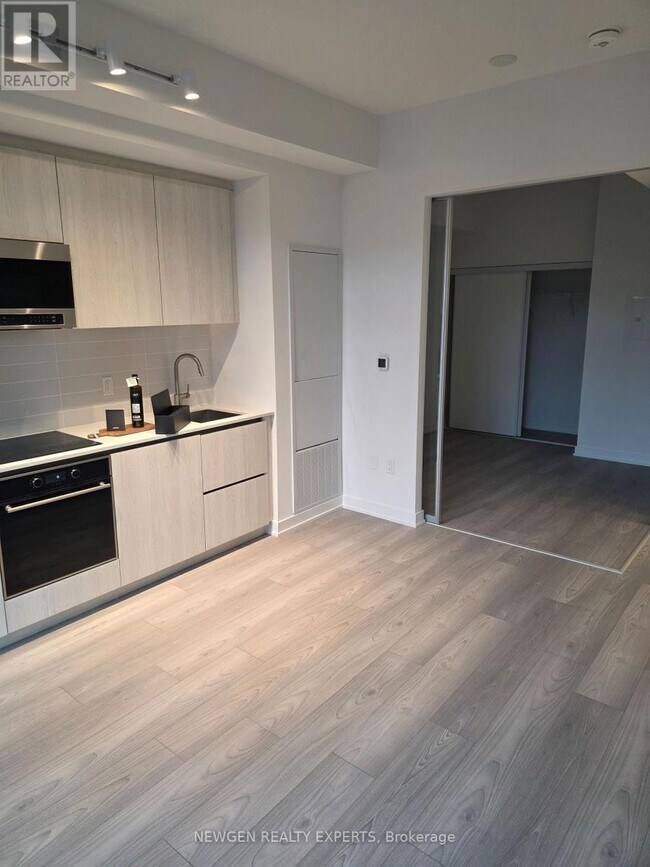 Photo du bâtiment - 110 Broadway Ave