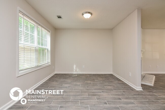 Foto del edificio - 6825 Mahonia Pl