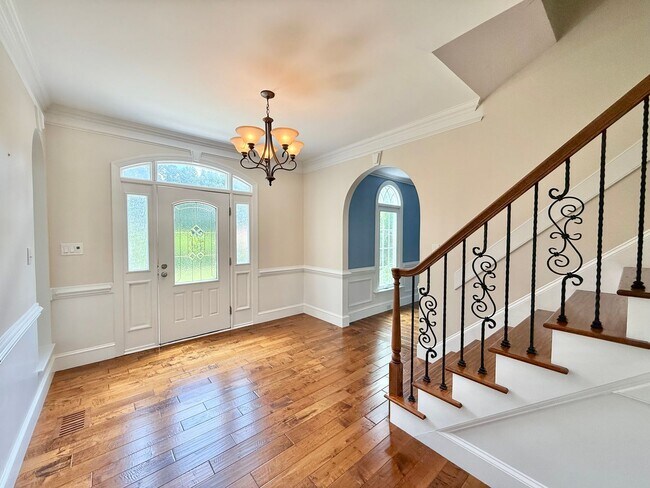 Building Photo - Luxurious 5BD, 4.5BA North Raleigh Home wi...