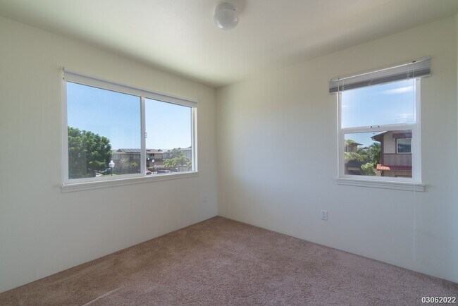 Building Photo - 3BR 2.5BA House w/CENTRAL AC & EXTRA PARKI...