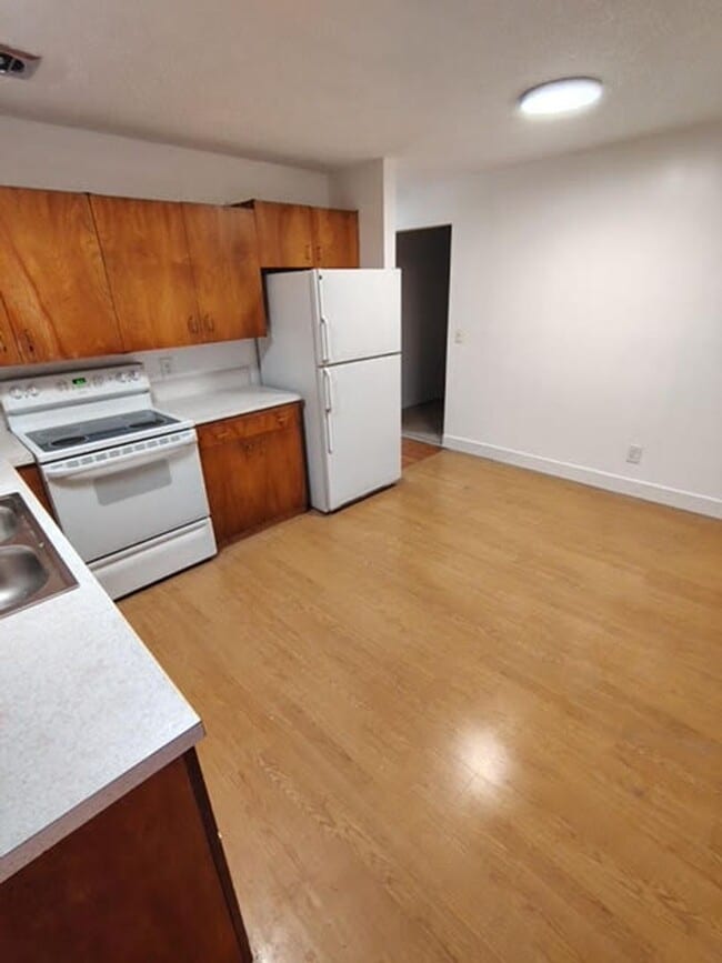Building Photo - 4606 S Adams Ave