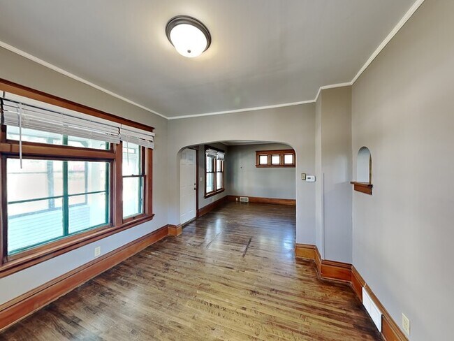 Foto del edificio - LEASING SPECIAL!! Adorable 3 Bedroom, 1.5 ...