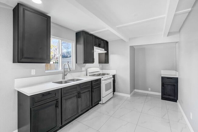 Foto del edificio - 5885 Picker St