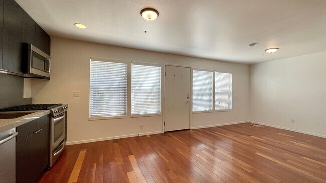 Foto del edificio - Studio Rental Located Halfway Between Downtown SLO and Cal Poly Campus