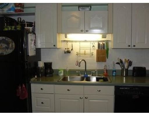 Building Photo - 44 Cherry St