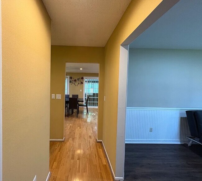 Foto del edificio - Beautiful 3 Bedroom 2 Bathroom House in Granda Hills