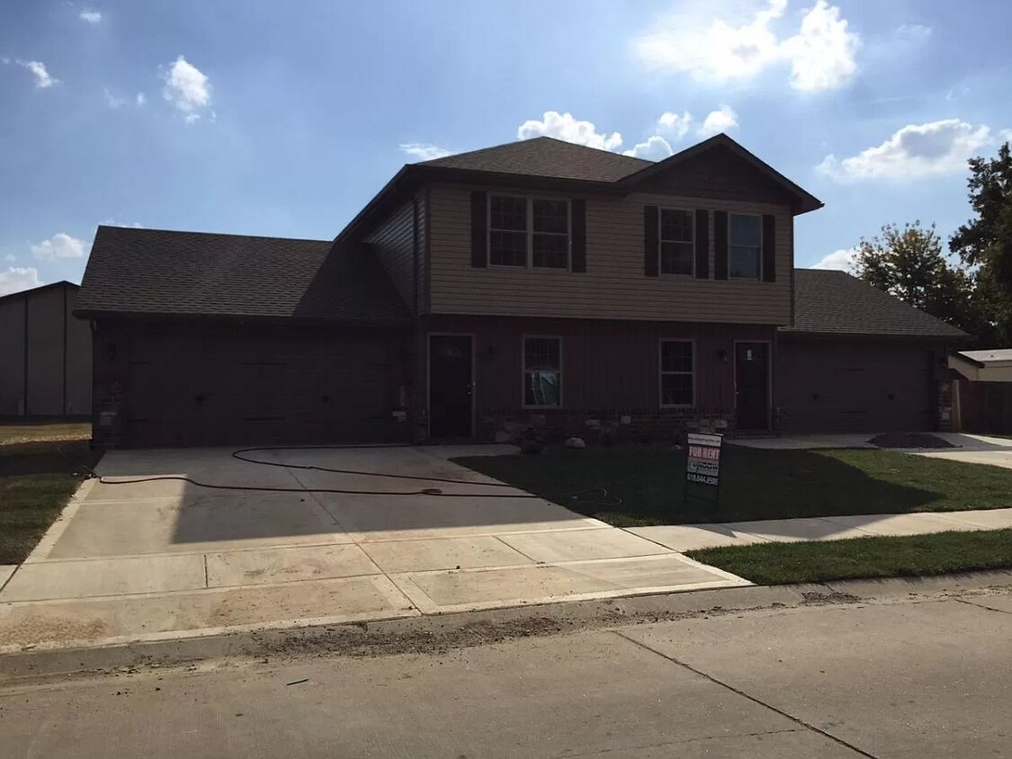 414 Red Bird St, Troy, IL 62294 Townhome Rentals in Troy IL