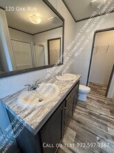 Building Photo - 120 Oak Run