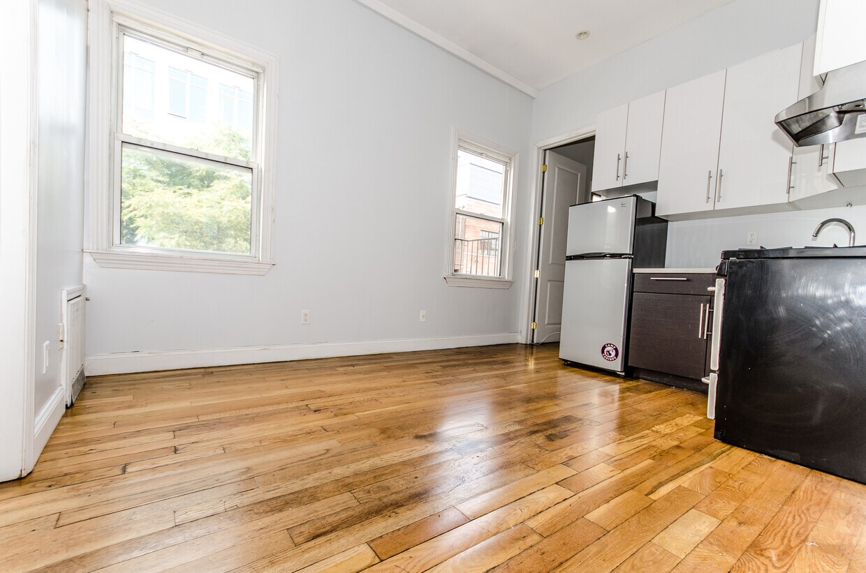 Primary Photo - 159 Berry St