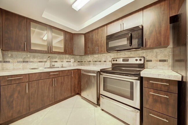 Foto del edificio - 9371 Fontainebleau Blvd