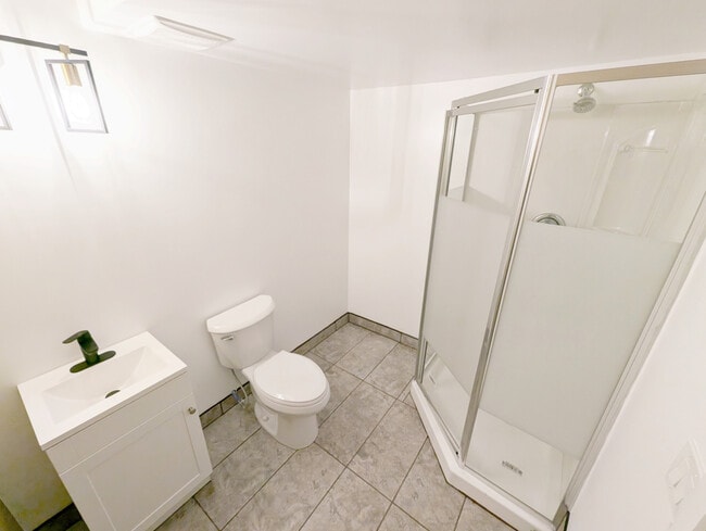 Building Photo - 890 McFaull Rise