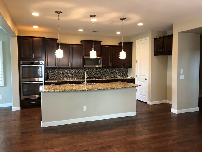 Designer kitchen - 4101 S Pecan Dr