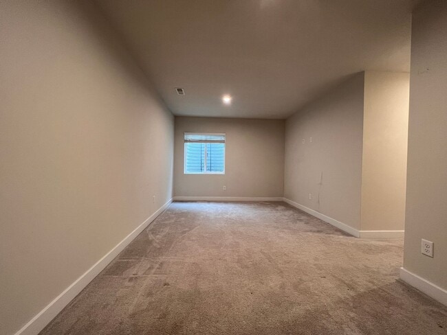 Building Photo - 217 Stonehurst Dr