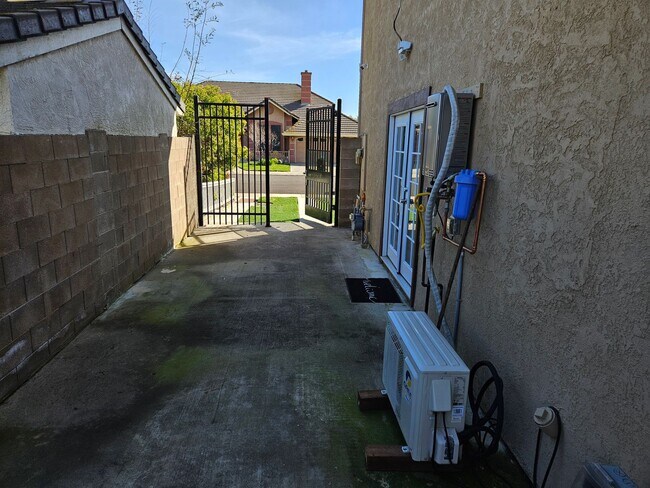 Building Photo - 909 Changason Way