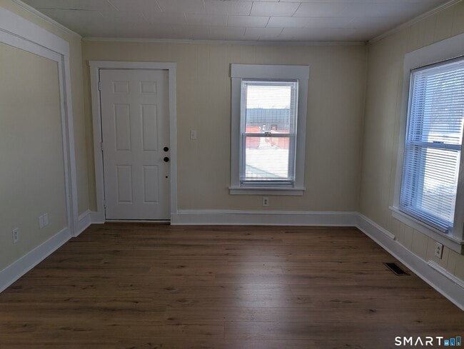 Foto del edificio - 184 Buckingham Ave