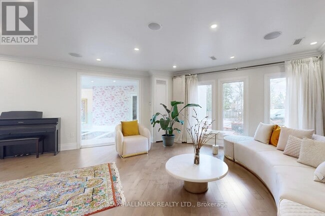 Photo du bâtiment - 115 Lynwood Crescent