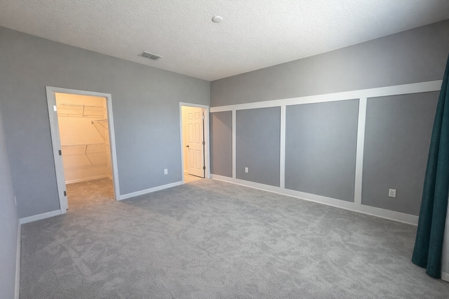 Building Photo - Charming 3-Bed Oasis with Elegance in Haines City!