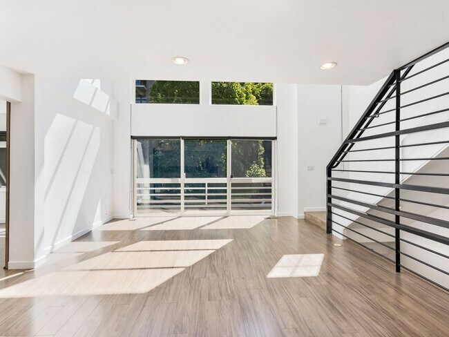 Foto del edificio - Fully renovated 2 level/2 bed/2 bath pearl...
