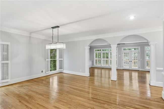 Building Photo - 4563 Fountain Dr NE