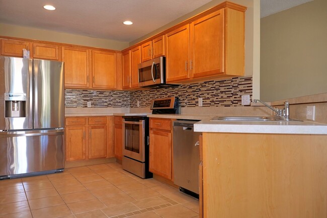 Foto del edificio - Updated and Spacious 2/2 Townhome with gar...