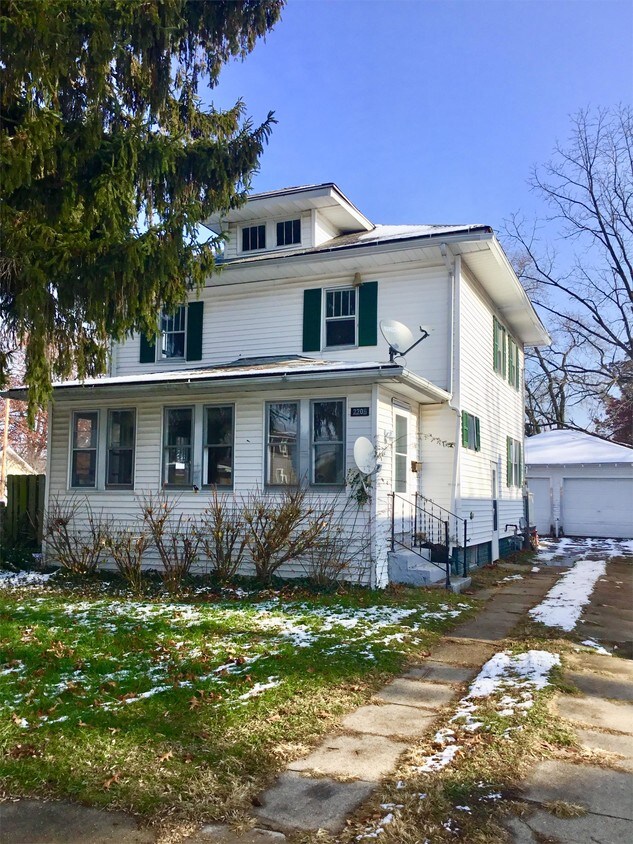 Primary Photo - 2206 Leer St