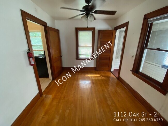 Foto del edificio - 1112 Oak St
