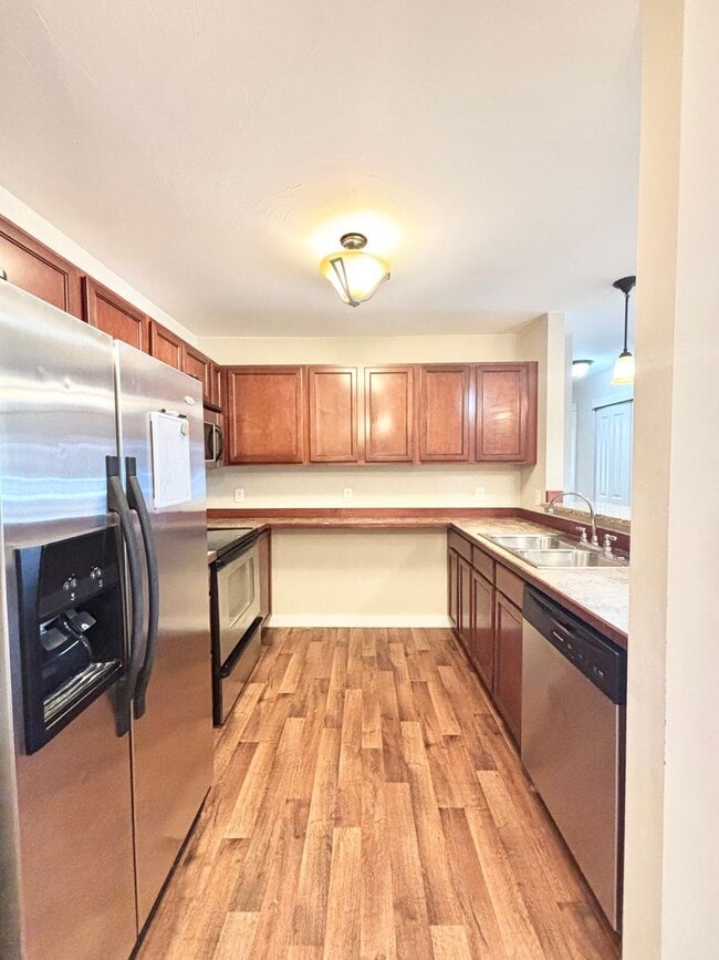 Building Photo - Beautiful 2 bed 2 bath condo