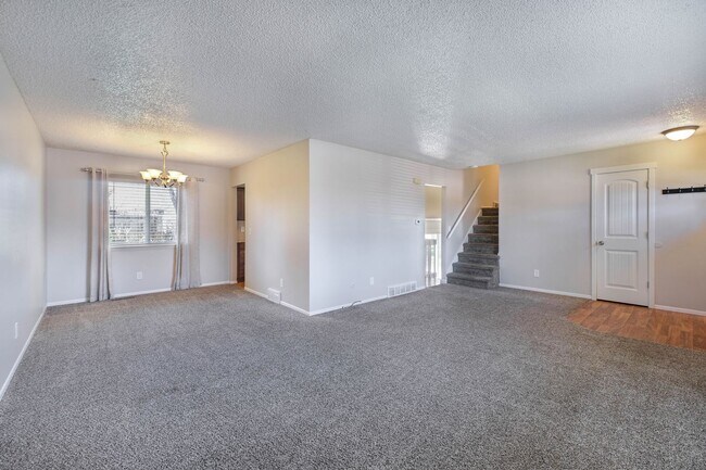 Building Photo - Beautiful 3-Bed 2-Bath Home in Loveland, CO!