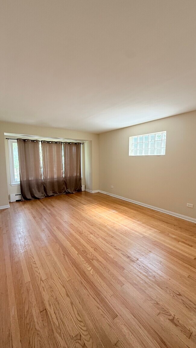 Foto del edificio - 3030 N Oleander Ave