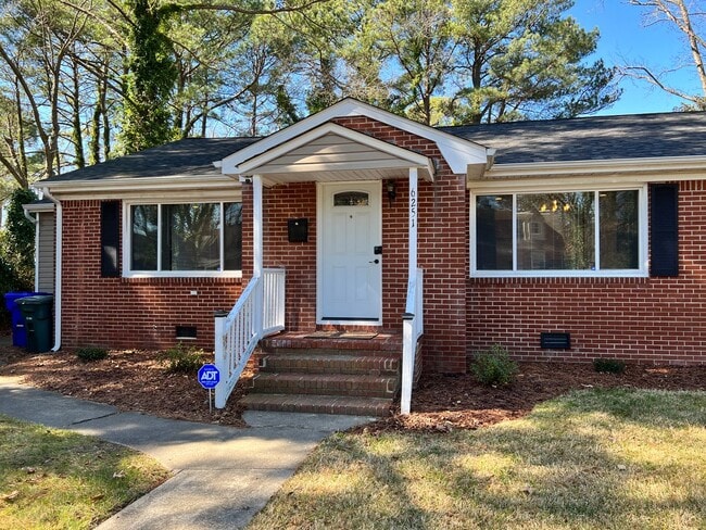 Building Photo - Beautiful one story home in Norfolk
