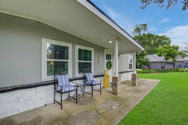 Building Photo - 541 Circle Dr
