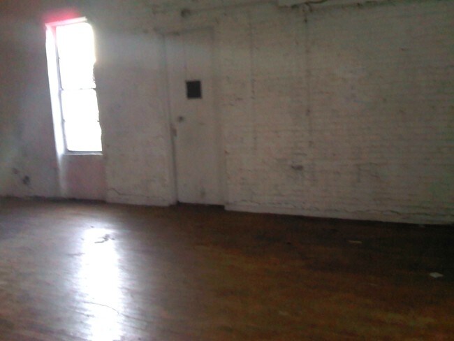 Building Photo - 476 Onderdonk Ave