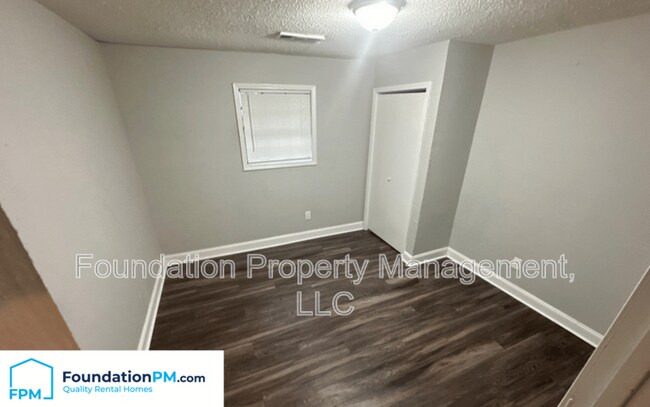 Building Photo - 1611 Hugenot St