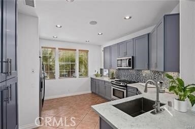 Building Photo - 27 Via Carisma