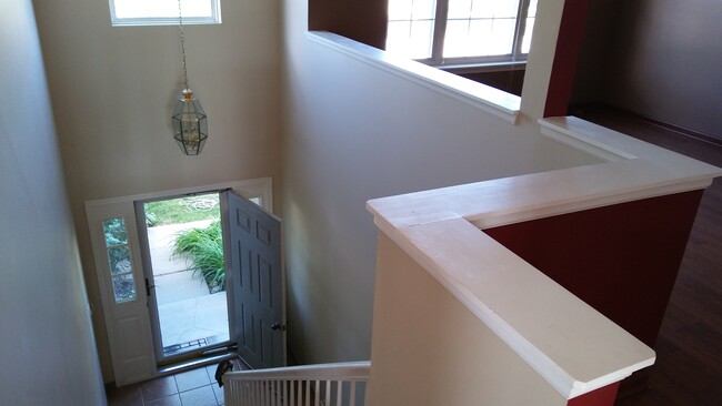 Building Photo - 743 Sycamore Ct