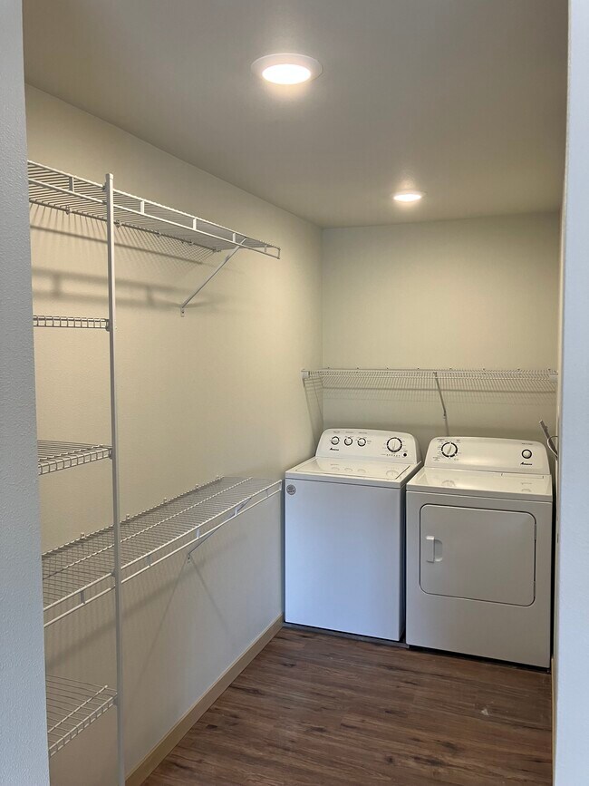 Foto del edificio - 435 Century Pl