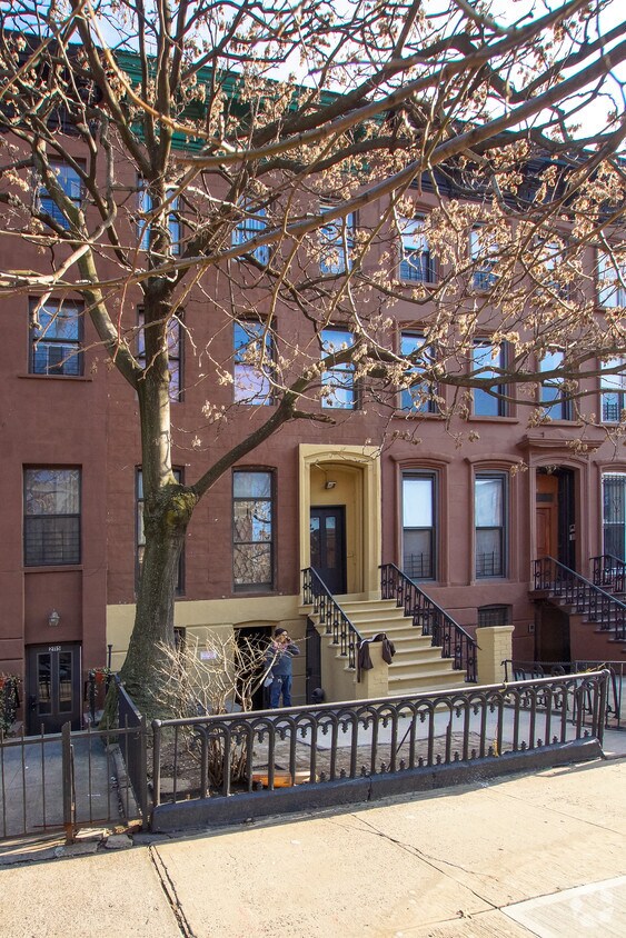Building Photo - 2113 5th Ave