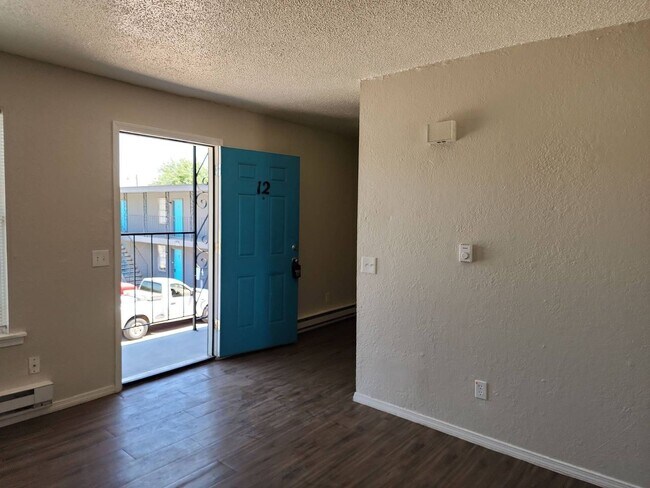 Building Photo - 4300 S. Portland #12