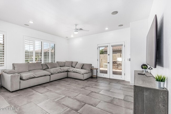 Building Photo - 3777 E Vallejo Dr