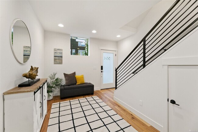 Building Photo - Gorgeous 2 Bed/ 2 Bath New Townhome Constr...
